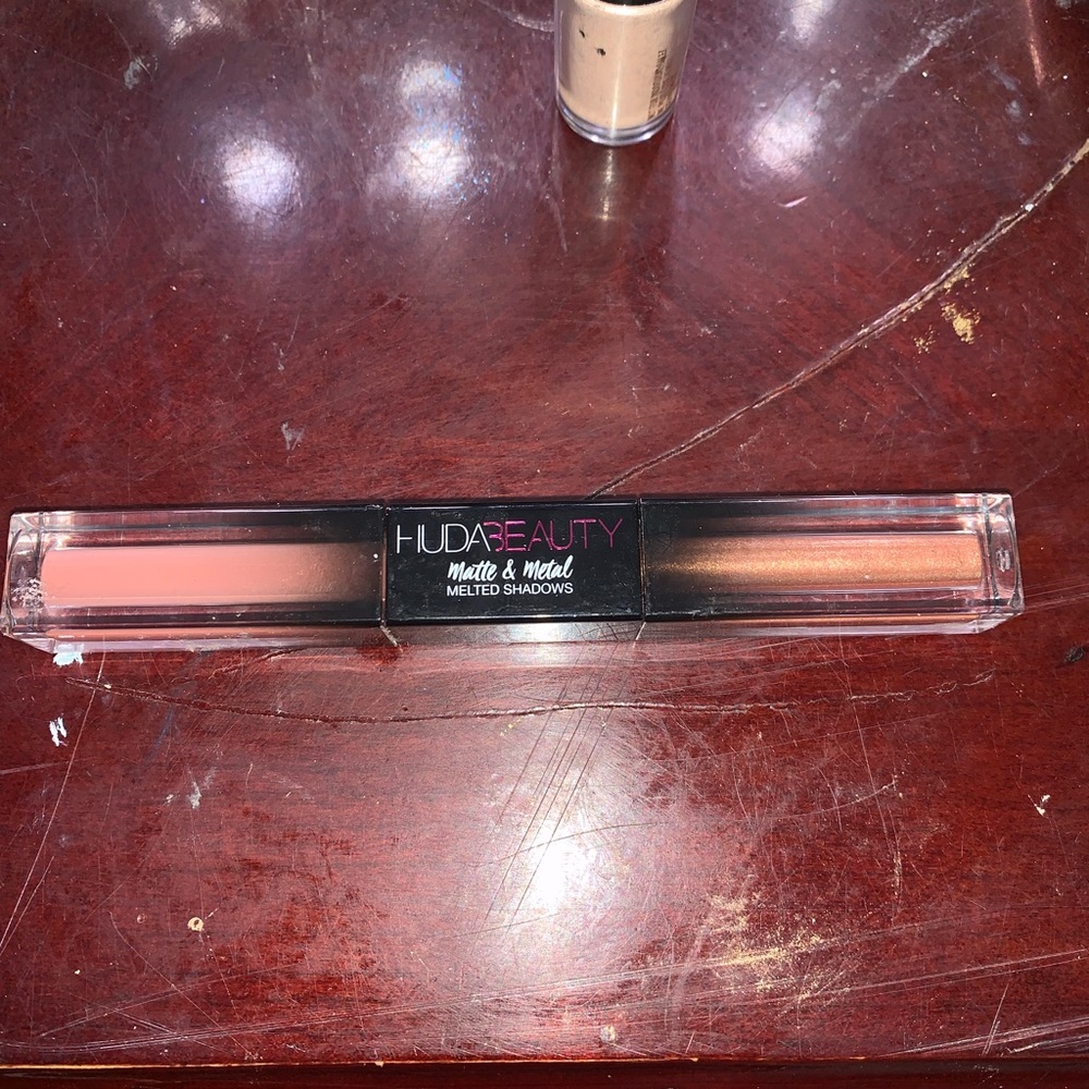 Huda matte and metal melted shadows